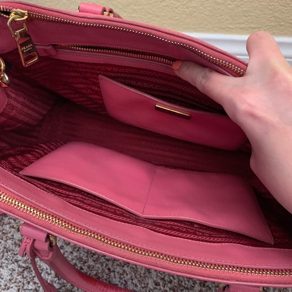 🚫SOLD🚫Auth, pre-owned PRADA SAFFIANO Bag - Picture 6 of 8